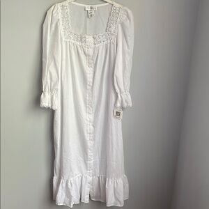 Elegant White Lace Trim Nightgown